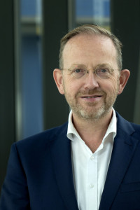 Dr.